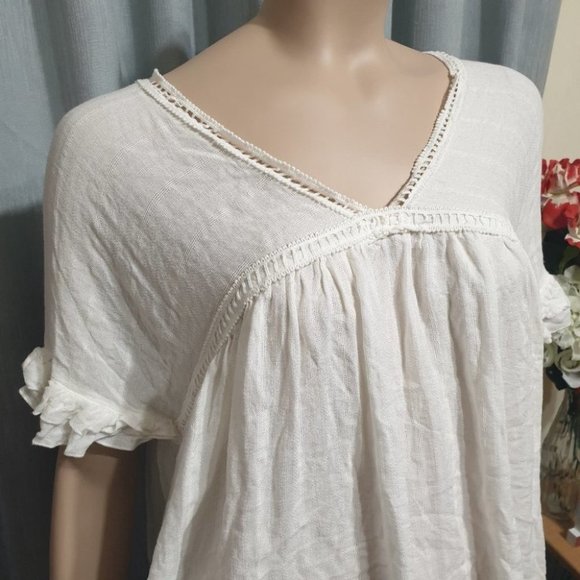 DECJUBA AU-S White Short Sleeved Blouse V-Neck Relaxed Fit Designed in AU NWOT - Picture 4 of 10